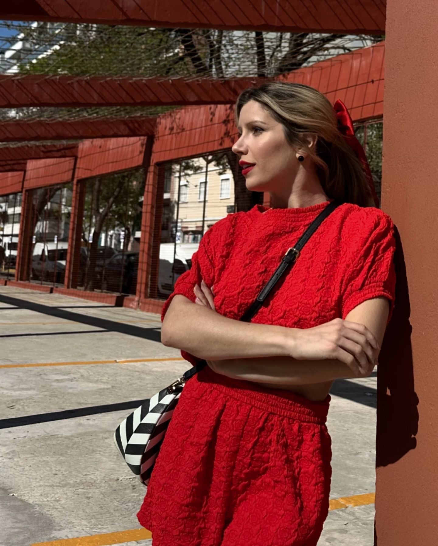 Laurita enloqueció a sus fanáticos con un conjunto rojo.