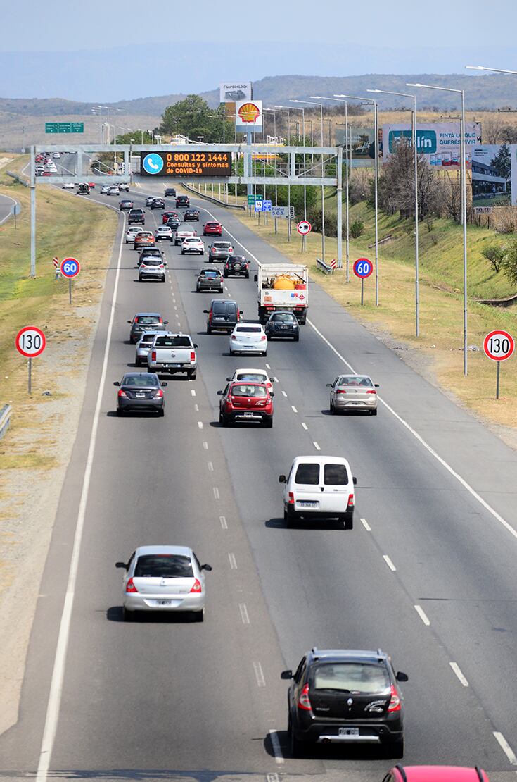 El peaje de la autopista de Carlos Paz. El turismo del fin de semana también se destacó en la provincia de Córdoba.