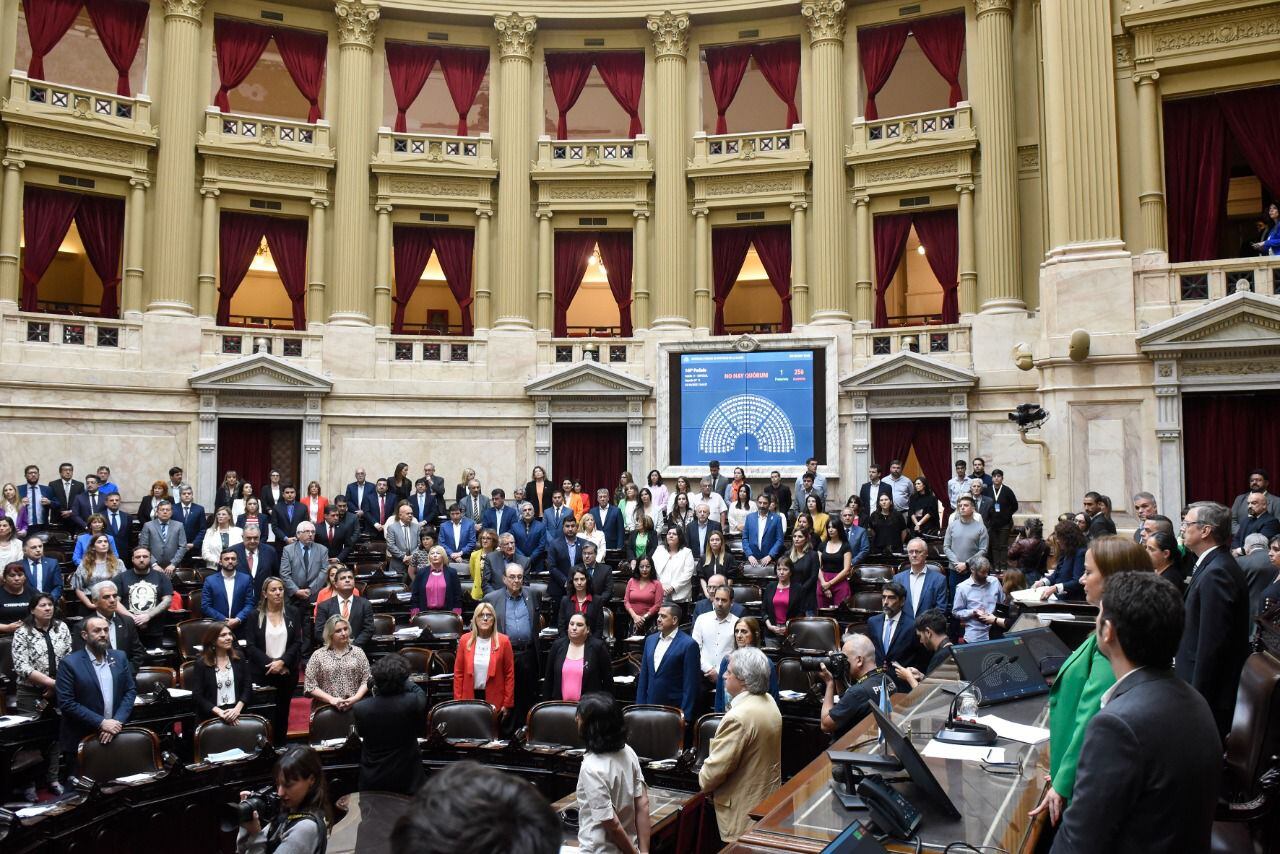 La presidenta de la cámara baja, Cecilia Moreau, celebró la aprobación del Presupuesto 2023 en Diputados.