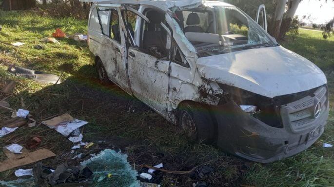 Volcó una combi con pasajeros de la localidad de Orense en la Ruta 88. Hay dos fallecidos