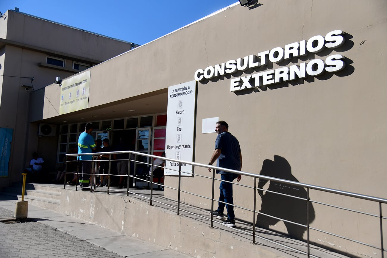 Dengue. Guardias saturadas en el Hospital Rawson. (La Voz)