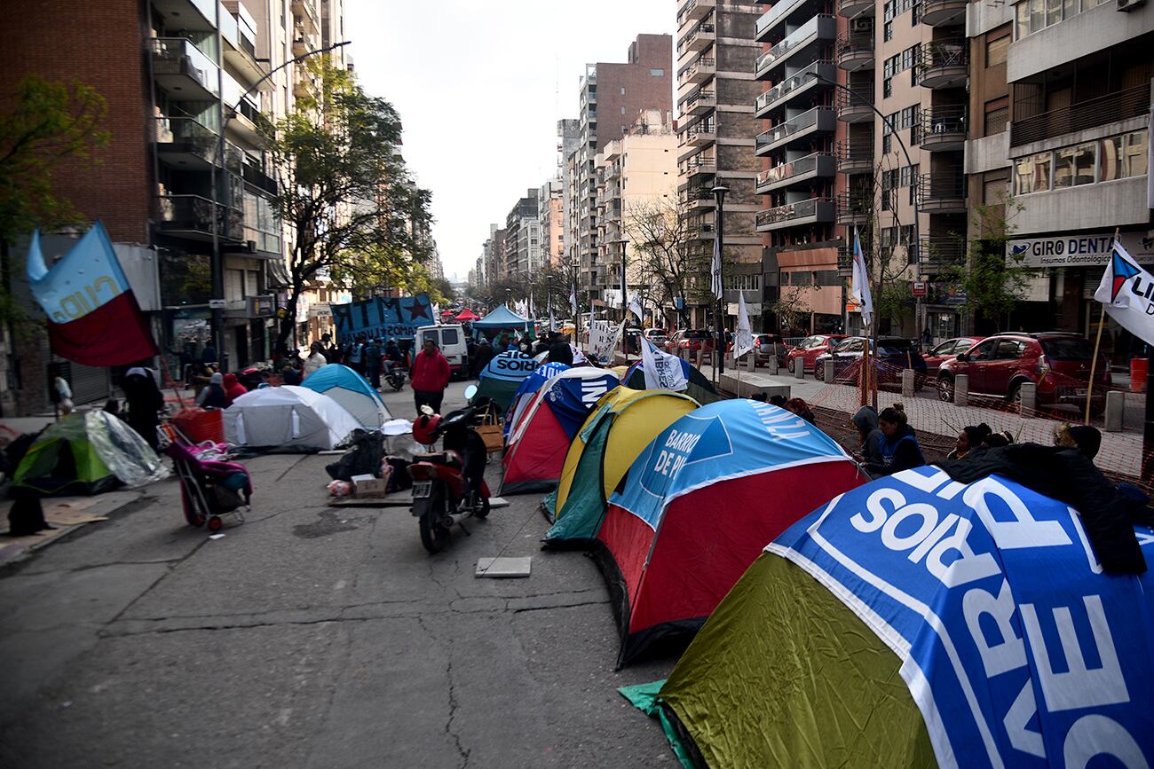 Marcha piquetera y acampe en Córdoba: complicaciones en el tránsito. (Pedro Castillo / La Voz)