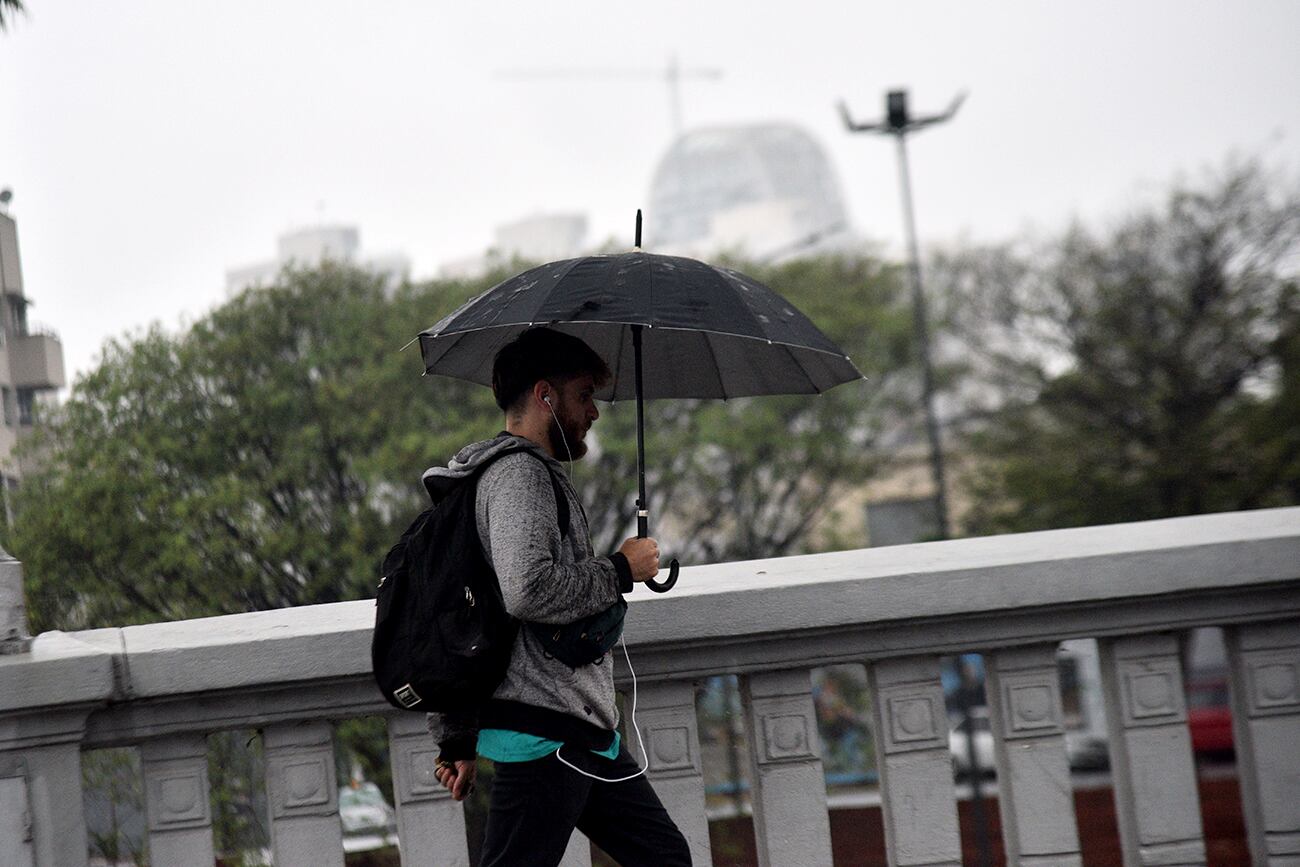 Llueve en la ciudad de Córdoba. (Pedro Castillo / La Voz)