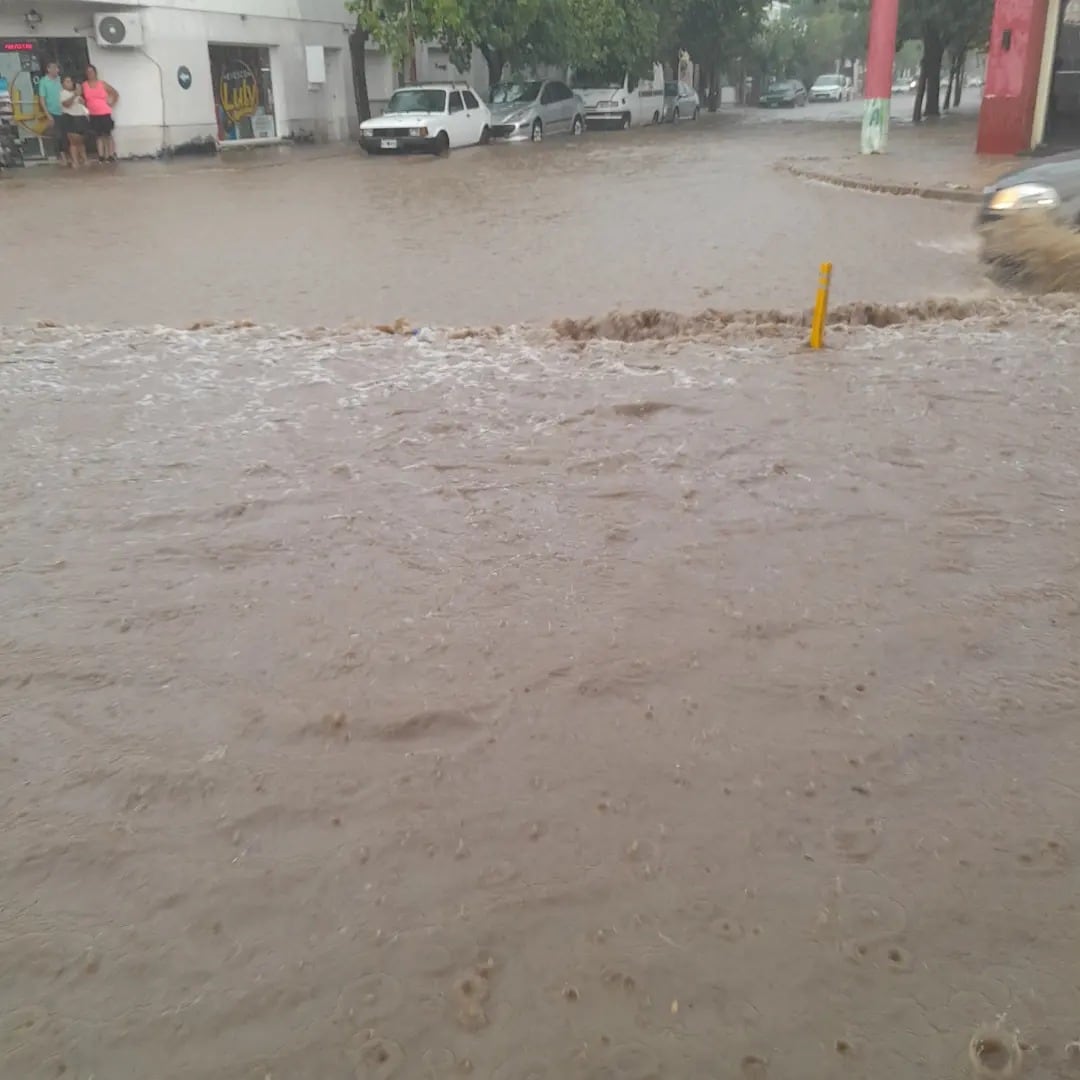 Calles anegadas en las calles de la ciudad.