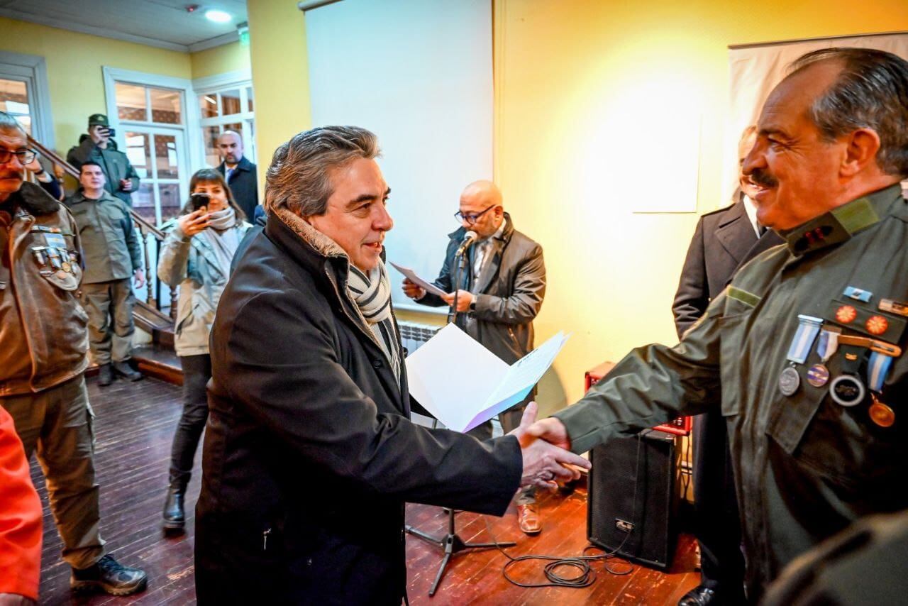 La Municipalidad presente en el 42° aniversario del bautismo de fuego de Gendarmería en Malvinas