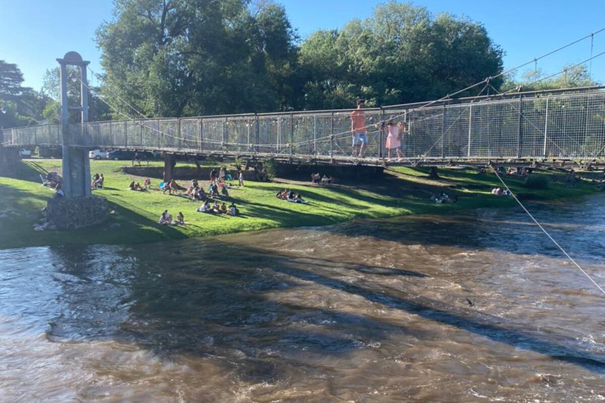 Santa Rosa de Calamuchita: un turista fue encontrado muerto en una piscina