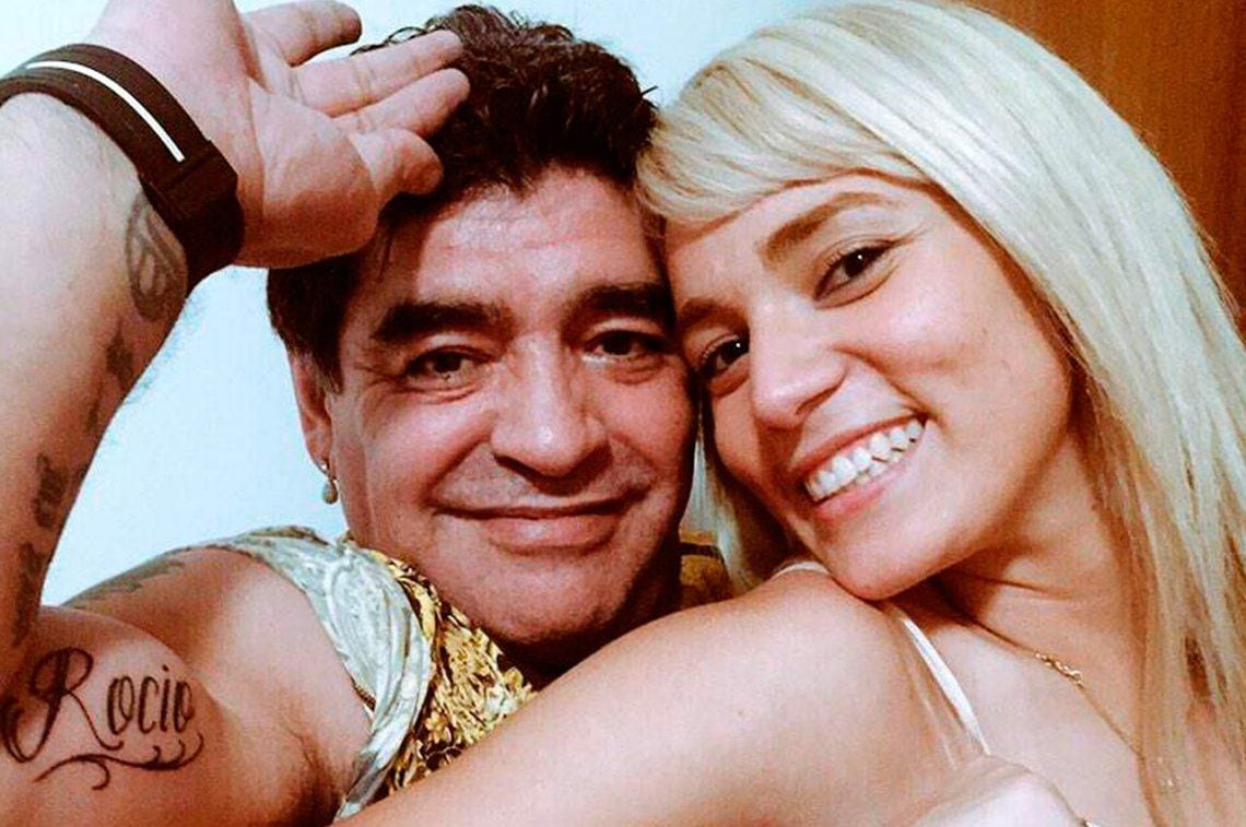 Diego Maradona junto a Rocío Oliva.