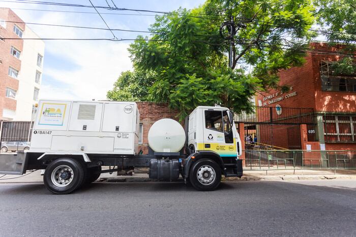 Vuelta a clases cuidada: cómo la Ciudad limpia y desinfecta el espacio público.