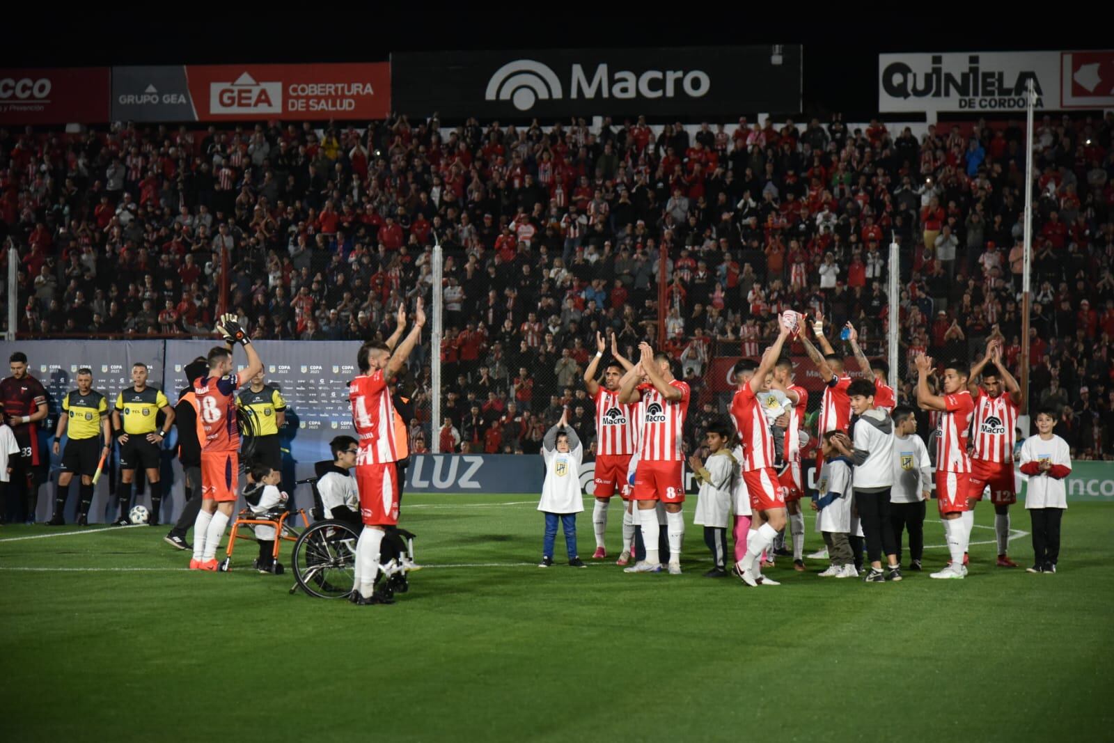 Instituto y Colón, en duelo de la quinta fecha de la Copa de la Liga Profesional, en Alta Córdoba. (Facundo Luque / La Voz)