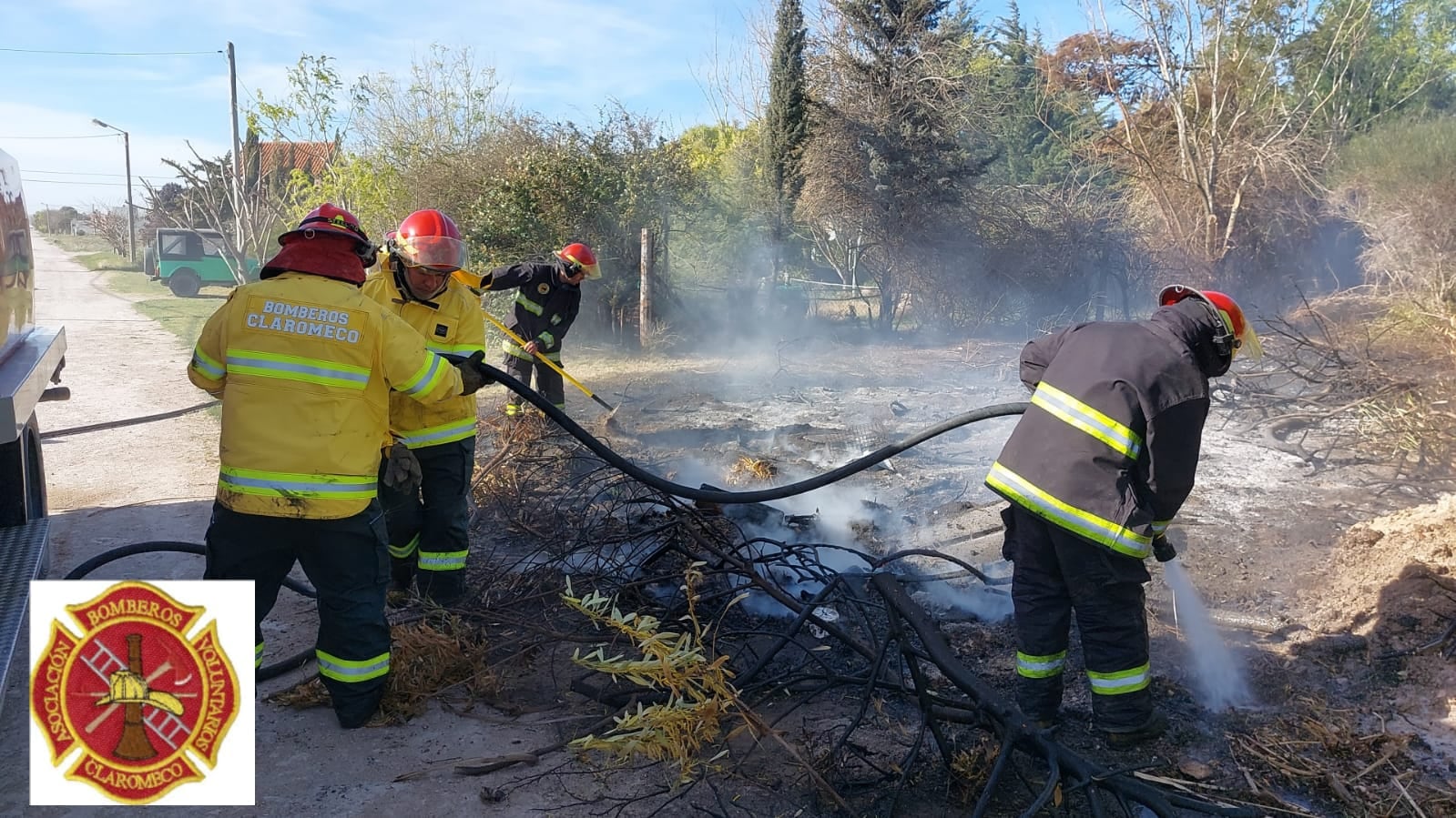 Bomberos de Claromecó combatieron un incendio en un terreno sobre calle 19