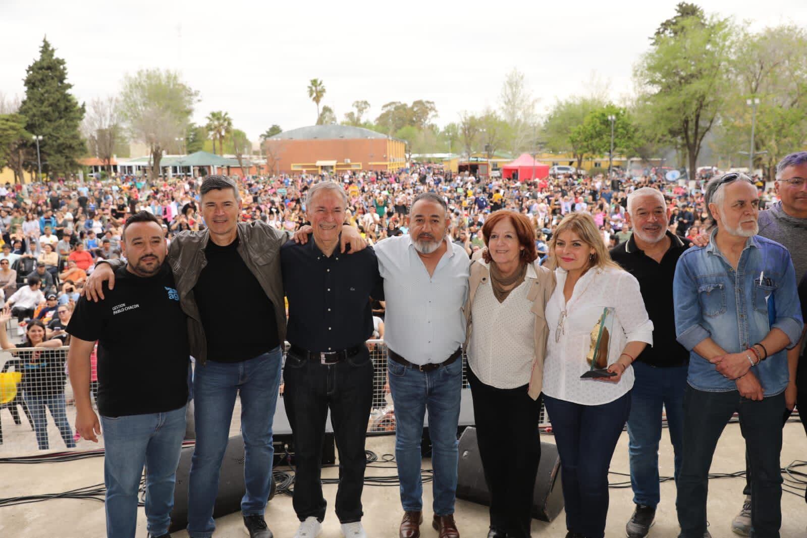 Celebración. Schiaretti habló en el festejo del Día del Trabajador de Comercio. Lo acompañaron el viceintendente Daniel Passerini, y la senadora Alejandra Vigo.