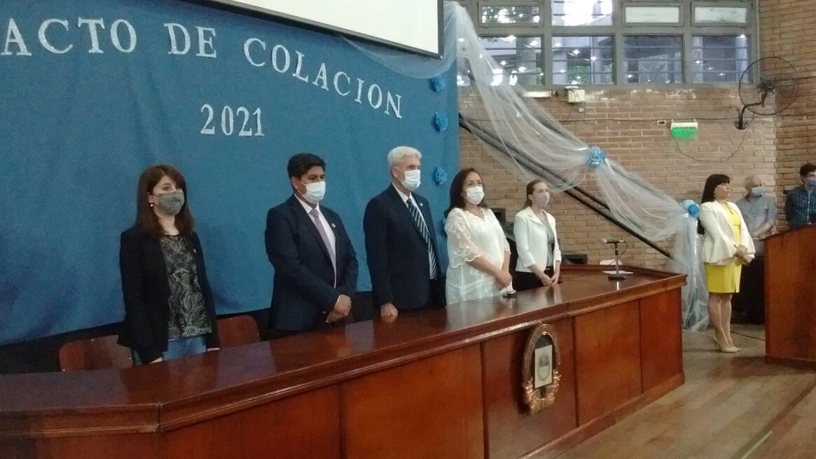 El decano Gustavo Lores presidió el acto de colación en el aula magna de la Facultad de Ingeniería de la UNJu.