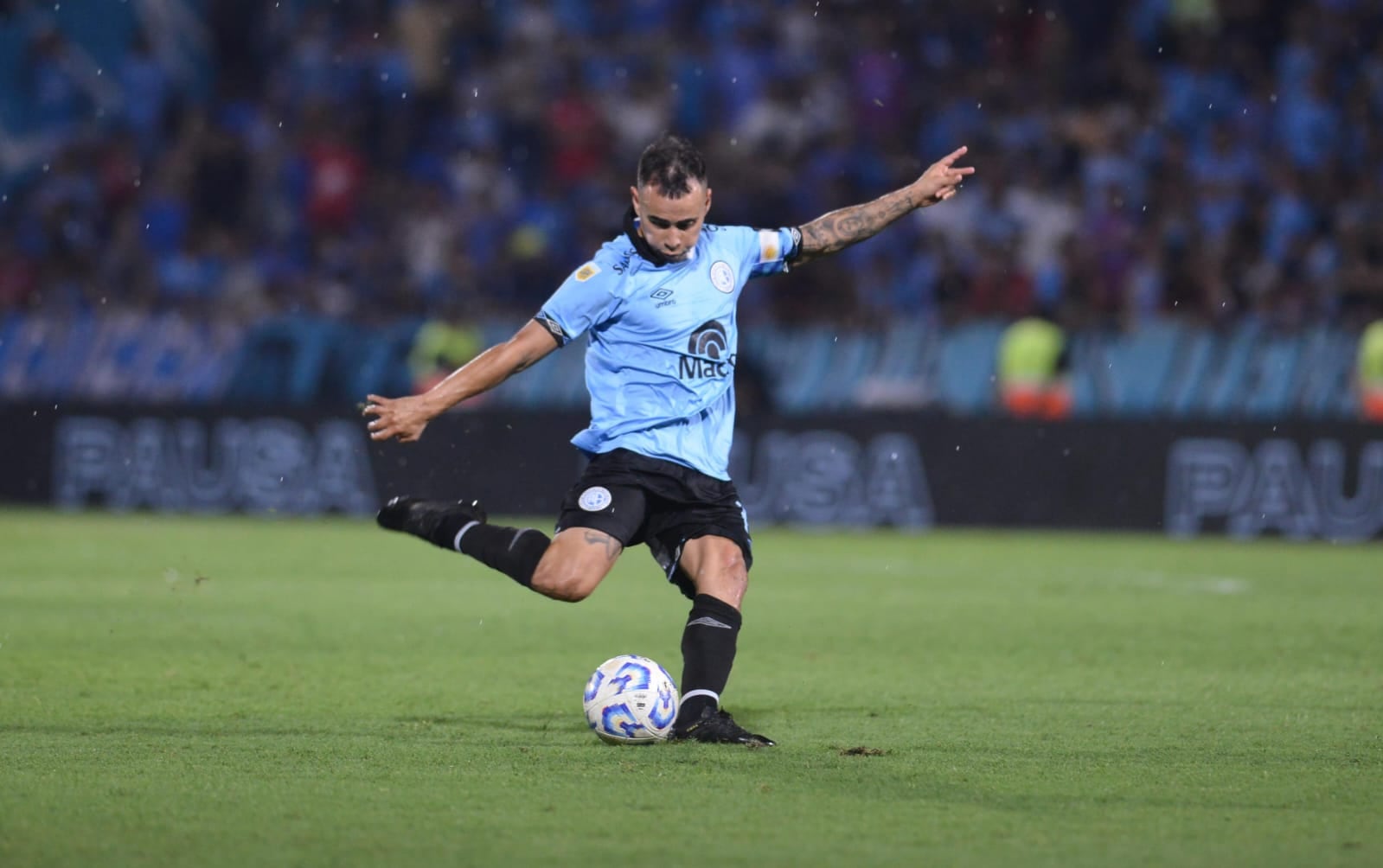 Belgrano enfrentó a Huracán por la primera fecha del Apertura de la Liga Profesional 2025. (Facundo Luque / La Voz)