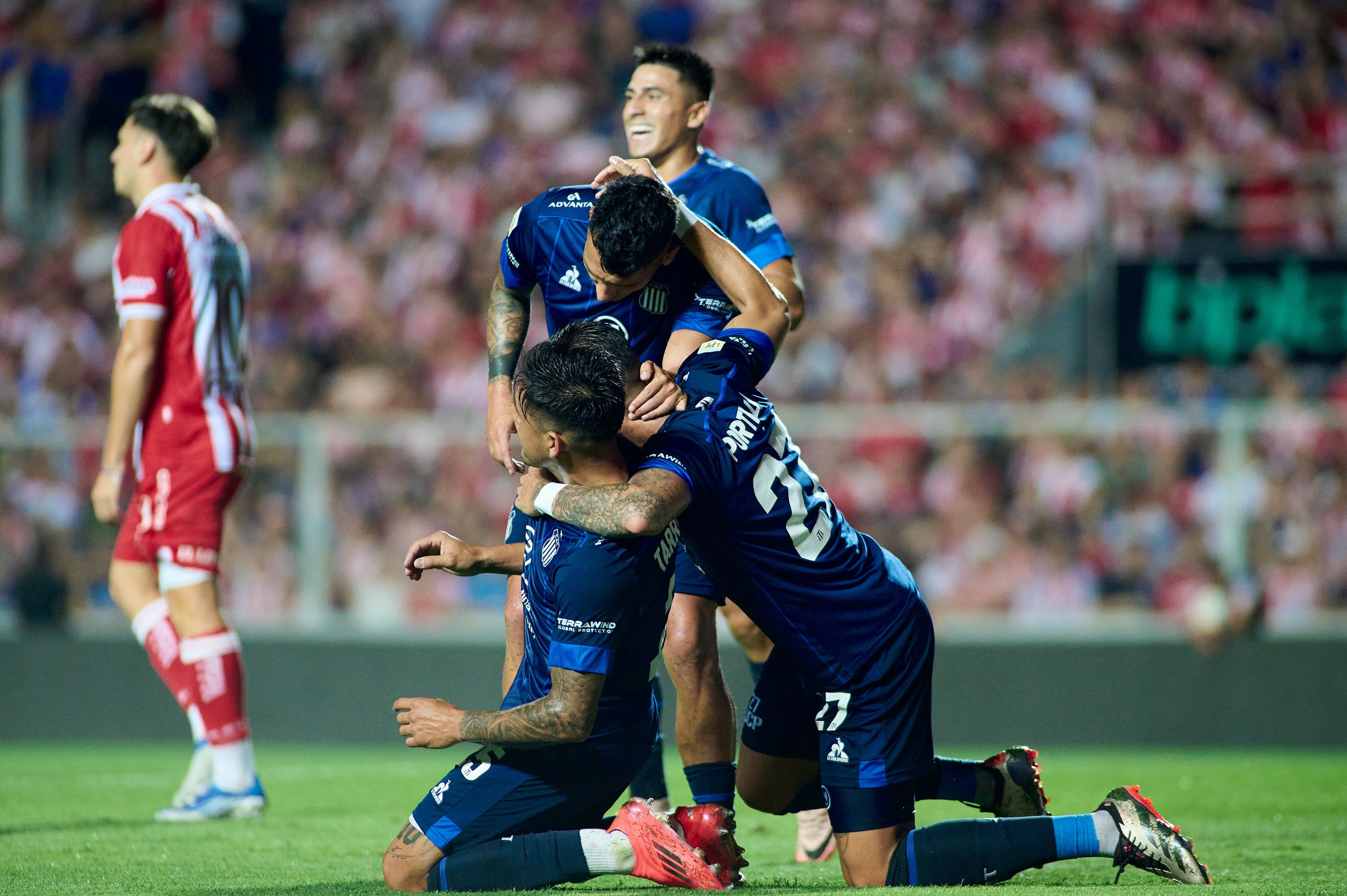 Talleres festeja y sueña. Ganó un partidazo en Santa Fe ante Unión y quedó a tres puntos de Vélez en el torneo