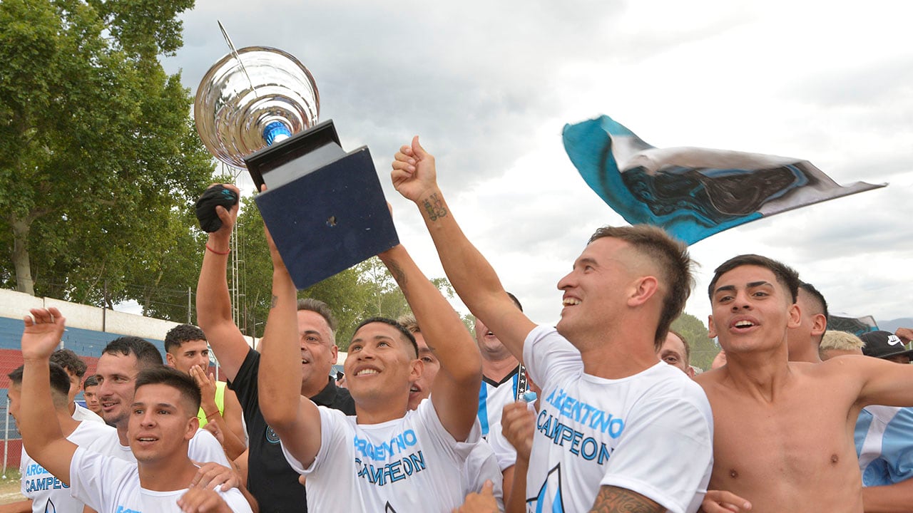 10 de Diciembre 2023  Argentino vs Fadep

Gran final del Clausura de la Liga Mendocina, Argentino vs FADEP
Foto Cristian Guzzo /  Los Andes
