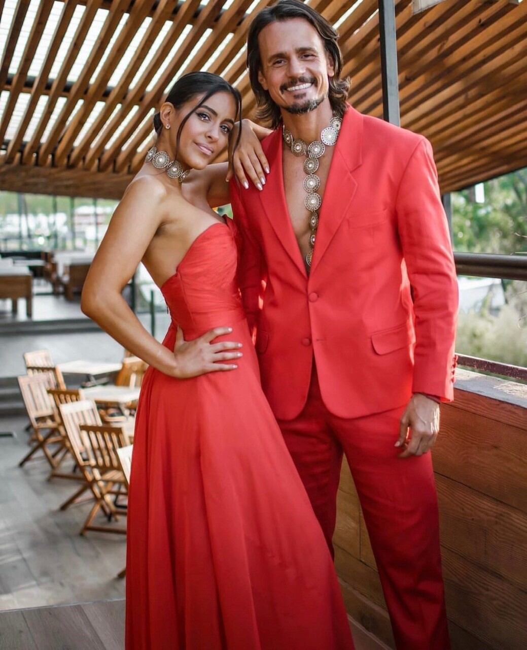 El total red de la pareja para abrir la temporada de verano.