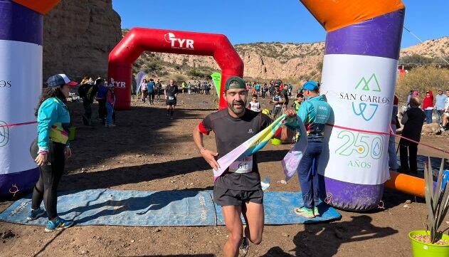 Alejandro Montenegro ganó los 21 K en el Huayquerías Trail Running.