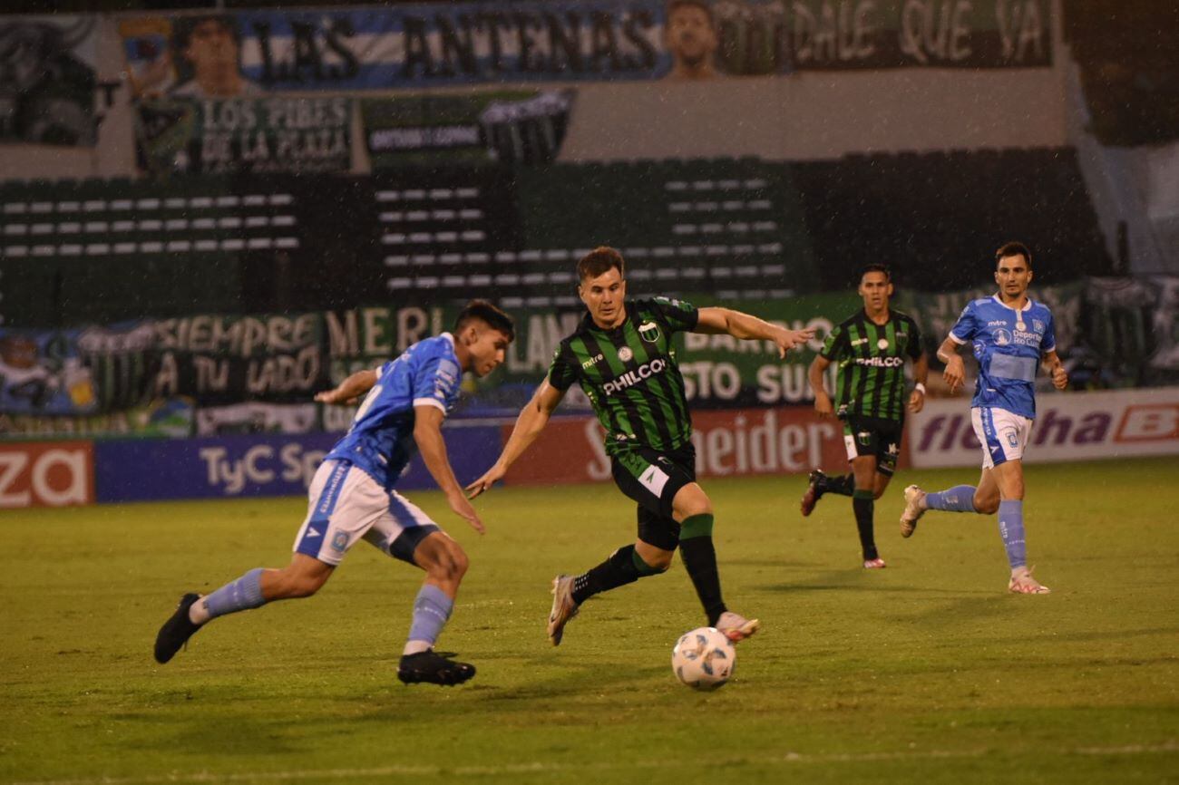 Estudiantes de Río Cuarto visitó a Nueva Chicago por la fecha 11 de la Primera Nacional. (Prensa Estudiantes de Río Cuarto)