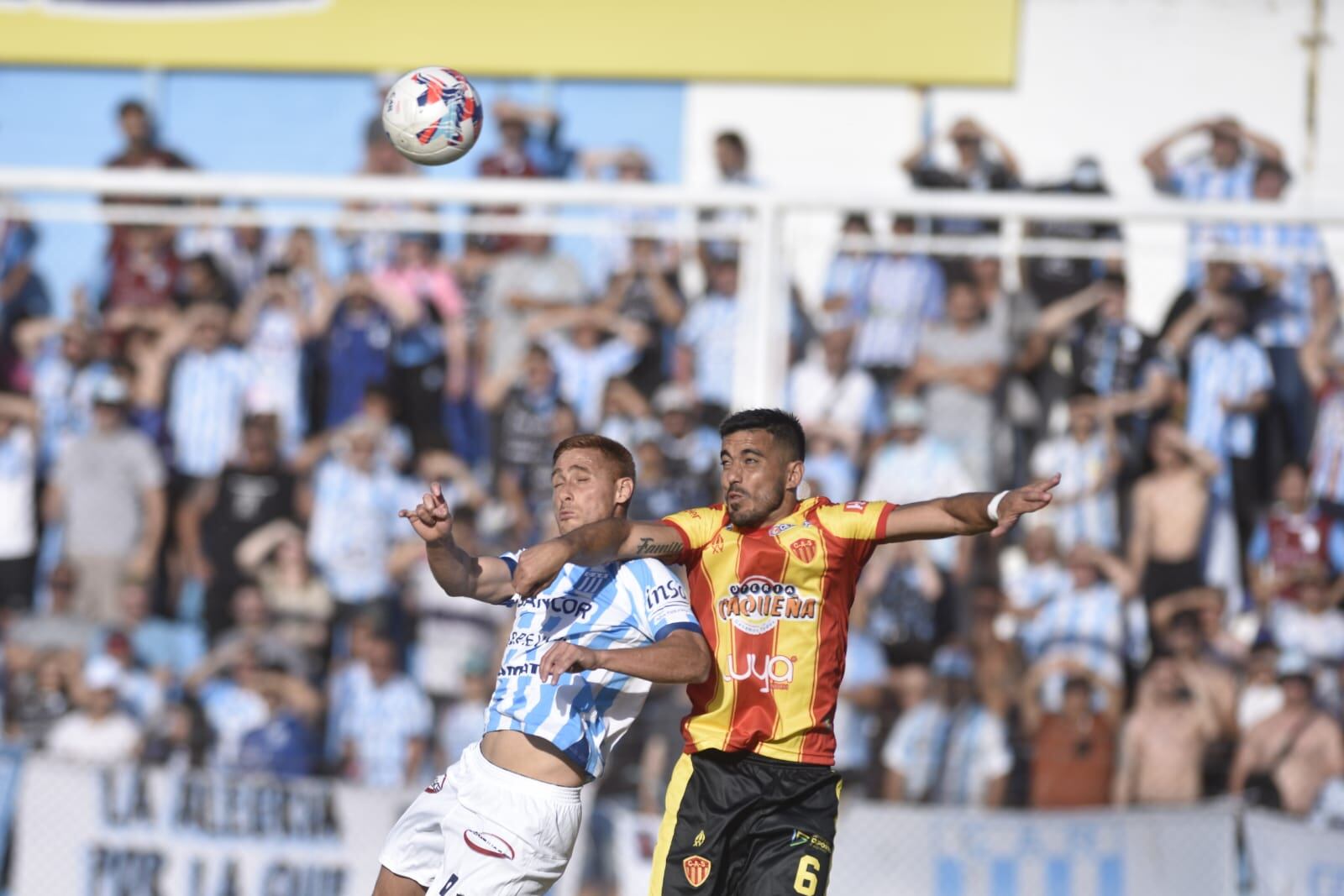 Racing y Sarmiento buscan su lugar en la final del Federal A (Foto: Ramiro Pereyra / La Voz).