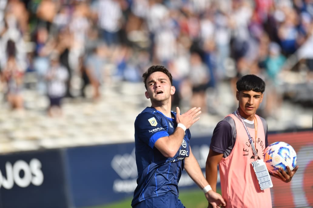 Valentín Depietri marcó un golazo de contragolpe para darle la ventaja a Talleres sobre Racing en el estadio Kempes, por la fecha 15 de la Liga Profesional. (Javier Ferreyra / La Voz)