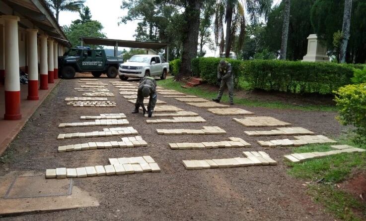 Garuhapé: incautan contrabando de marihuana transportado en una camioneta.