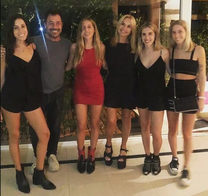 Sofía Sarkany, Ricky, Josefina, Graciela, Clara y Violeta -