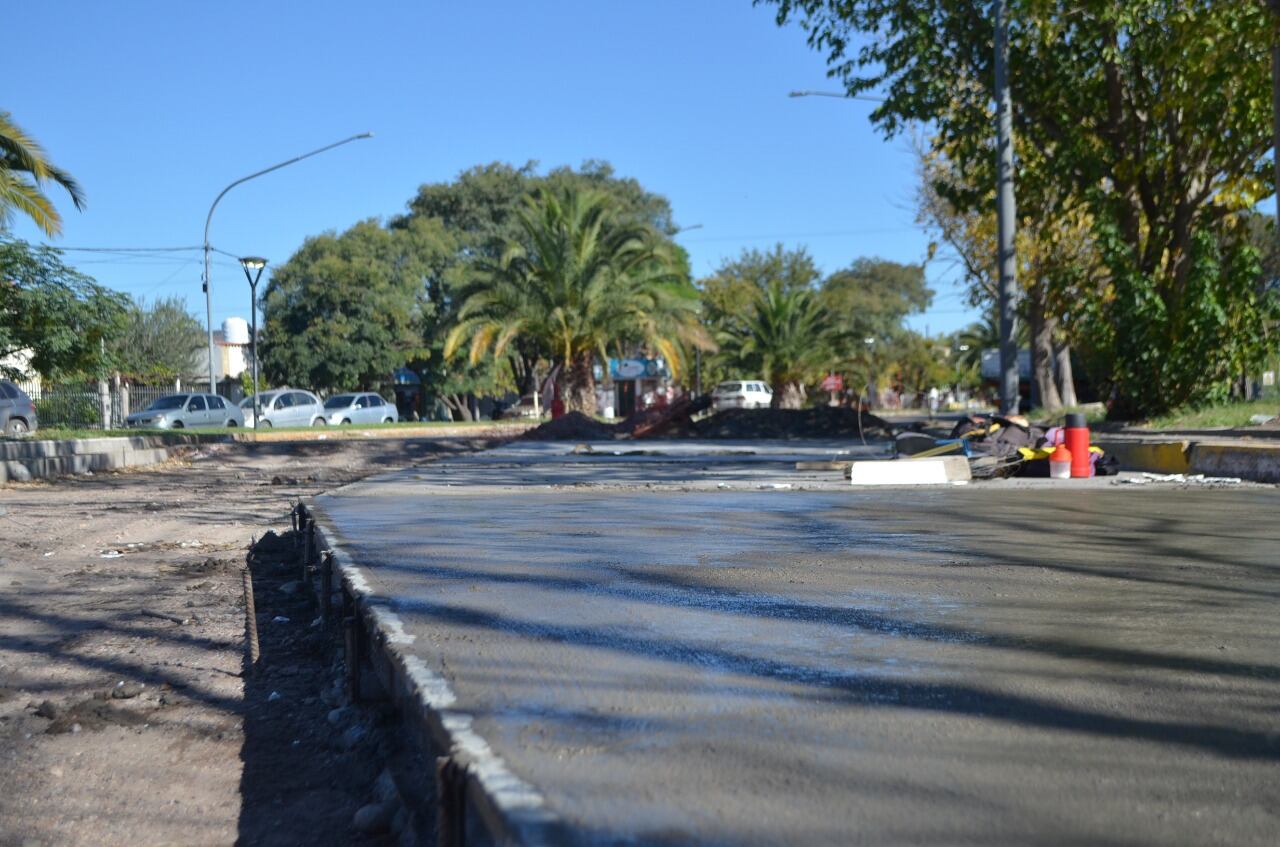 El hormigón en la rotonda de la Copa es parte de las obras de renovación del acceso este en San Rafael.