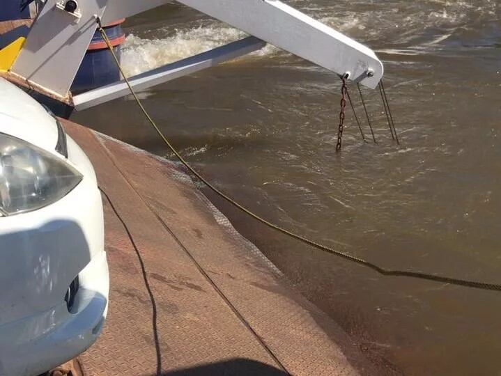 Se rompió en pleno cruce una balsa que une Iguazú con Presidente Franco.