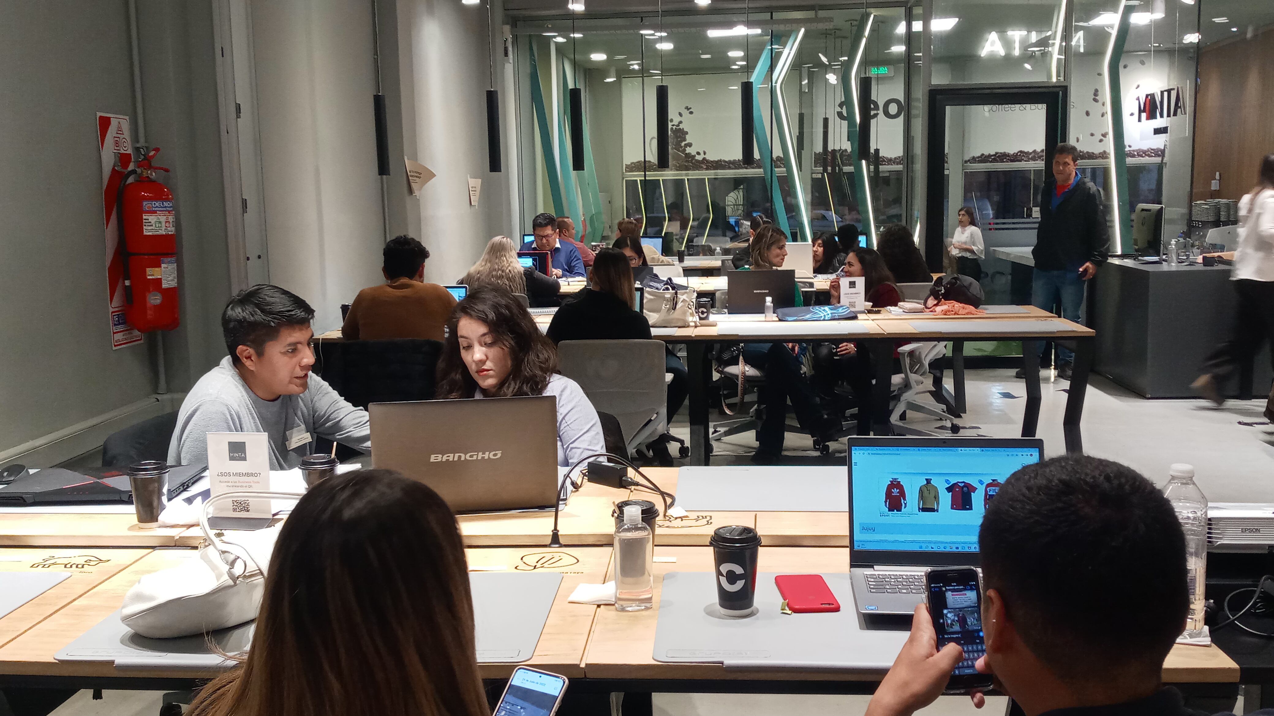 Jóvenes profesionales compartieron a lo largo de la tarde los espacios de intercambio, generando una sinergia que resultó altamente productiva.