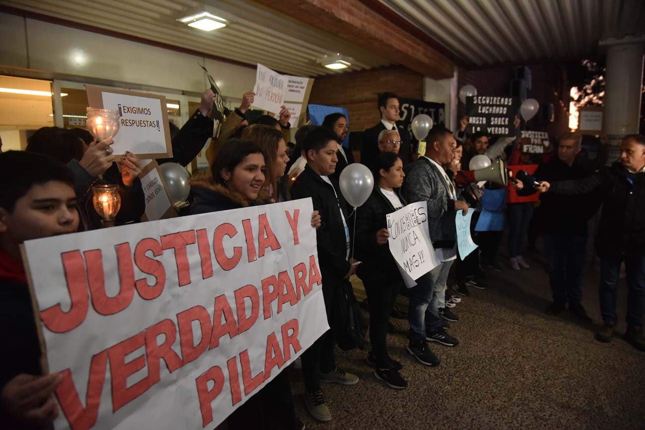 A un año de que se hiciera publico el caso, se convocaron las familias de los bebes fallecidos, en el Hospital Materno Neonatal (Facundo Luque / La Voz)