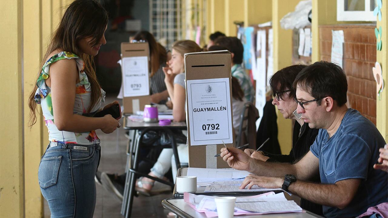 Mendoza 29 de septiembre de 2019 Politica
Elecciones Gobernador Mendoza
En Mendoza se realizan las elecciones para elegir al  nuevo Gobernador de la provincia como tambien intendentes, concejales y legisladores
 Escuela Leandro Alem de Guaymallen

 Foto: Jose Gutierrez / Los Andes
