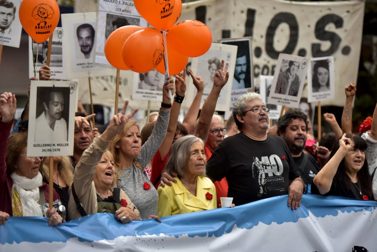 Día de la Memoria. Sonia Torres encabeza la marcha del 24 de marzo en Córdoba. (Facundo Luque / La Voz)