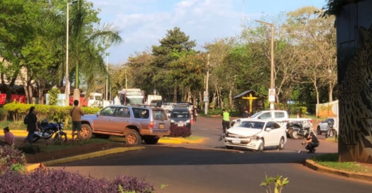Accidente vial en Eldorado entre un automóvil y una camioneta