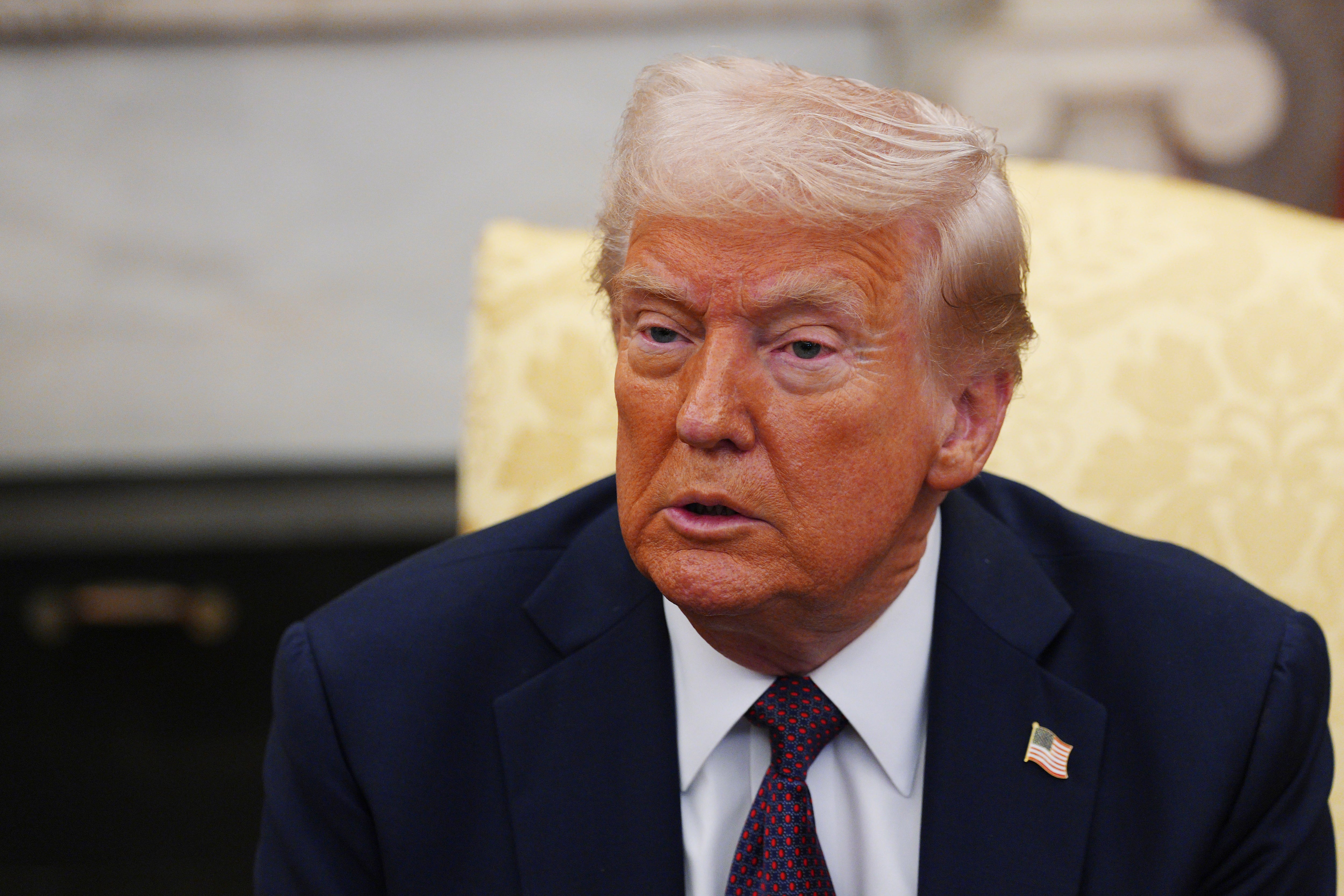 El presidente estadounidense Donald Trump habla durante una reunión con el primer ministro británico Keir Starmer, en la Casa Blanca, en Washington, el jueves 27 de febrero de 2025. (Carl Court/Pool vía AP)