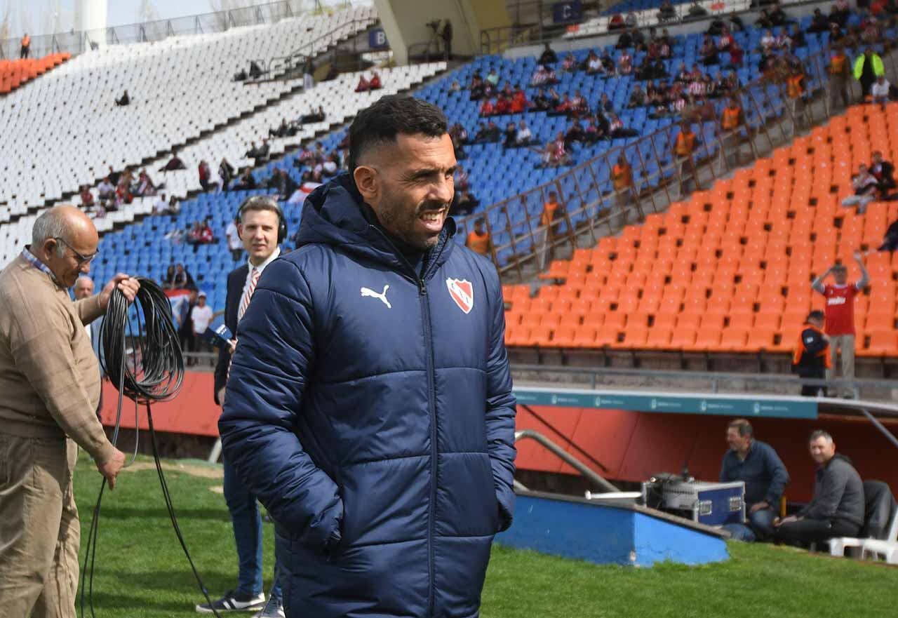 Tevez intenta imprimirle regularidad a Independiente.
