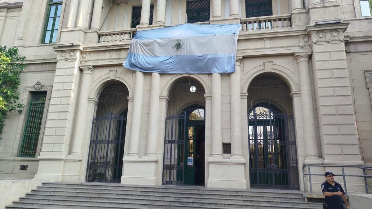 Preocupación: hubo una amenaza de bomba en una escuela céntrica de Córdoba