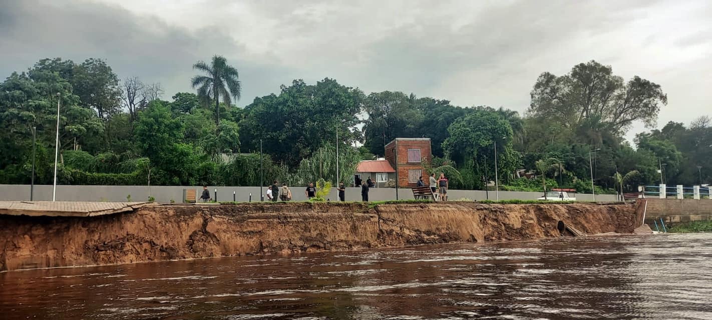 El paseo costero de Esquina sufrió un desprendimiento en una de sus partes.