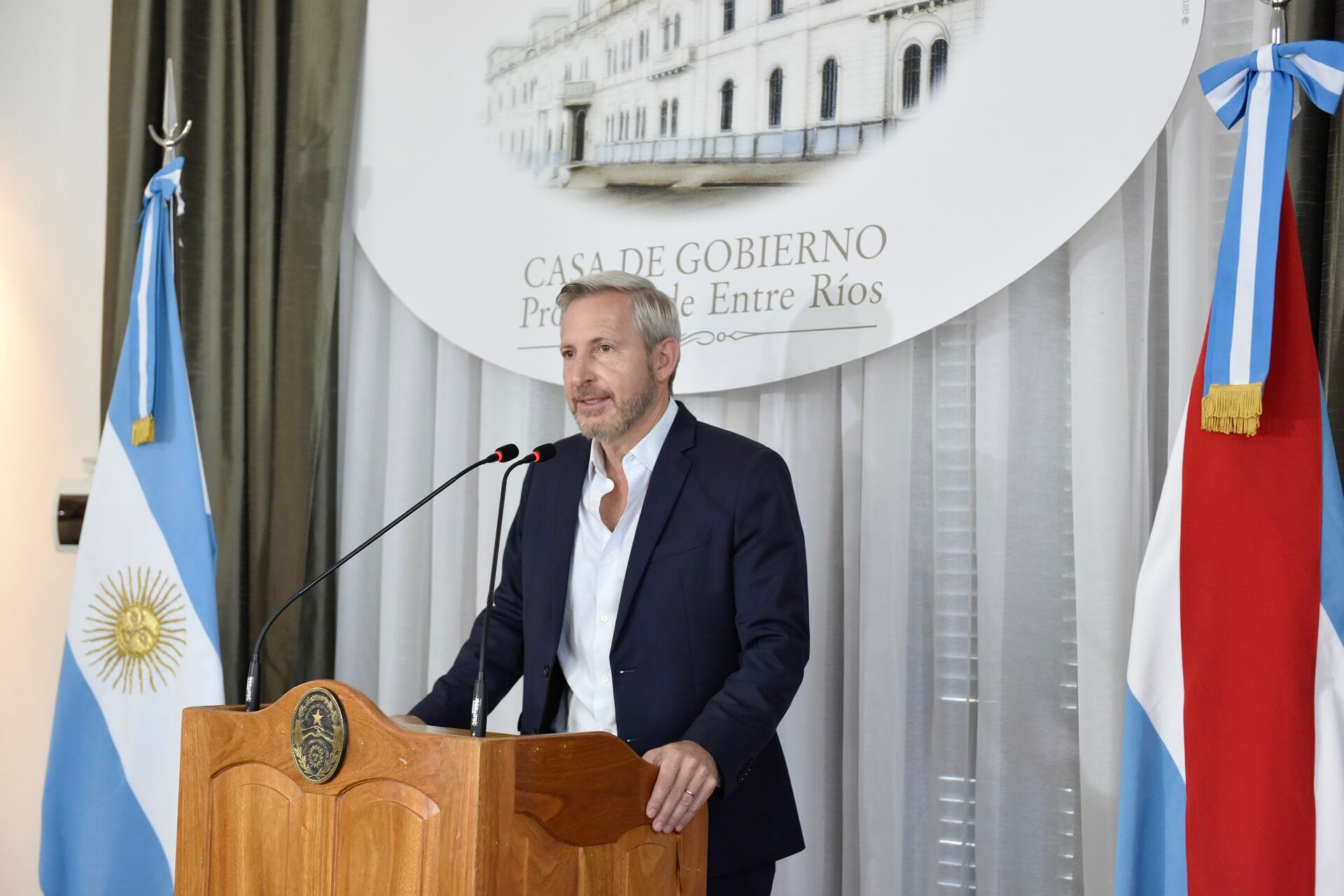 Frigerio adelantó que esta ley también limitará las designaciones durante su gestión.