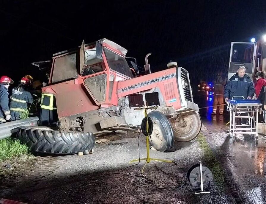 Accidente camioneta y tractor sobre Ruta 19 Arroyito