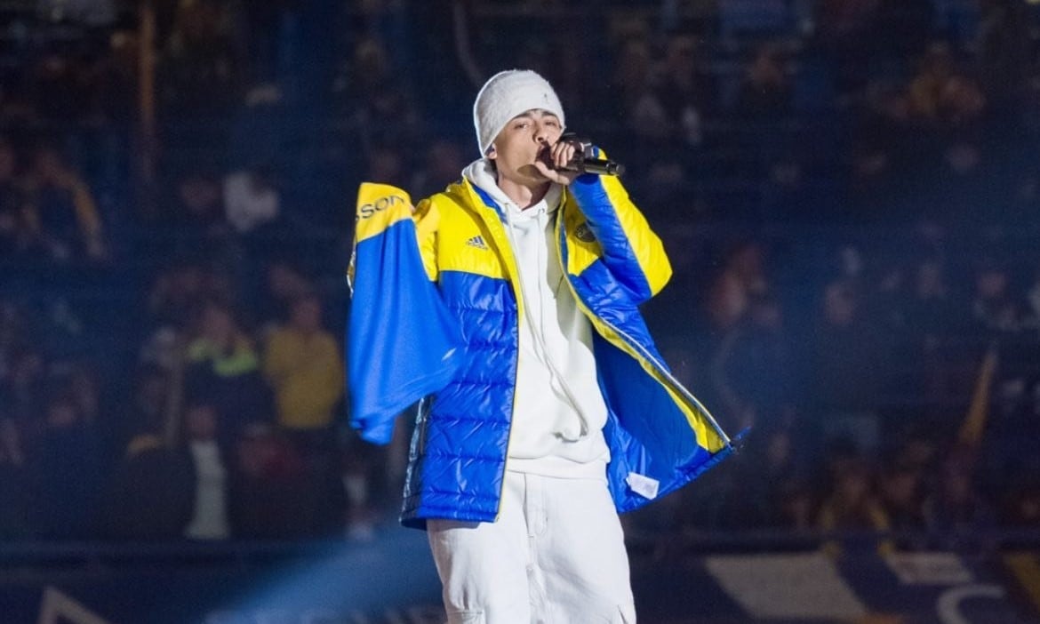 La emoción de Trueno tras cantar en la despedida de Riquelme: “Sueño cumplido, gracias Román”