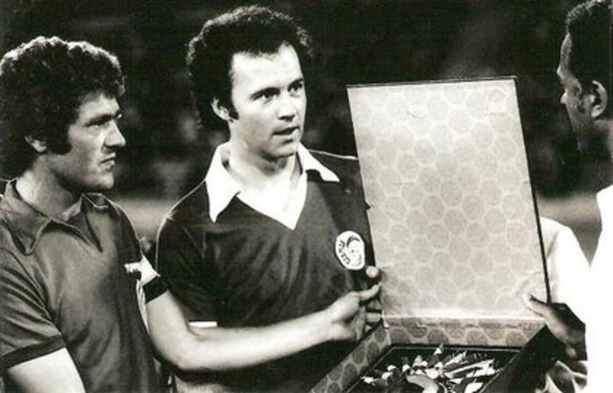 Murió Beckenbauer: el día que el Kaiser jugó contra Belgrano en el viejo estadio Córdoba