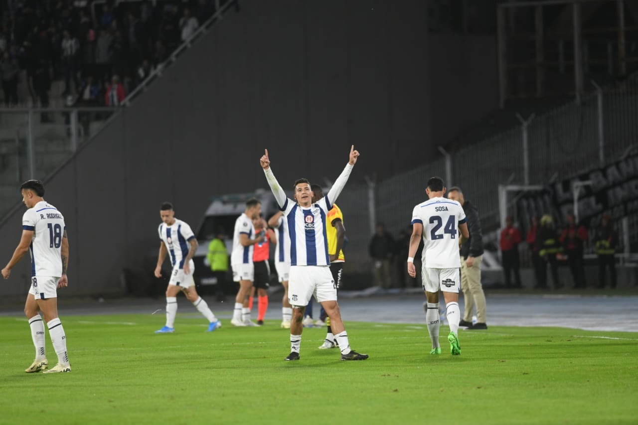 Botta puso el 2-0 para Talleres sobre Barcelona de Ecuador. (Javier Ferreyra/La Voz)