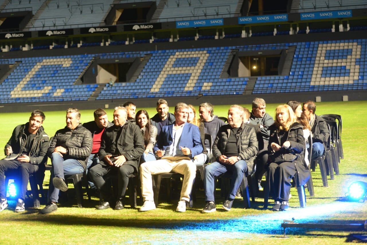 Luis Fabián Artime en la asamblea de Belgrano en el estadio Gigante de Alberdi. (Javier Ferreyra / La Voz)