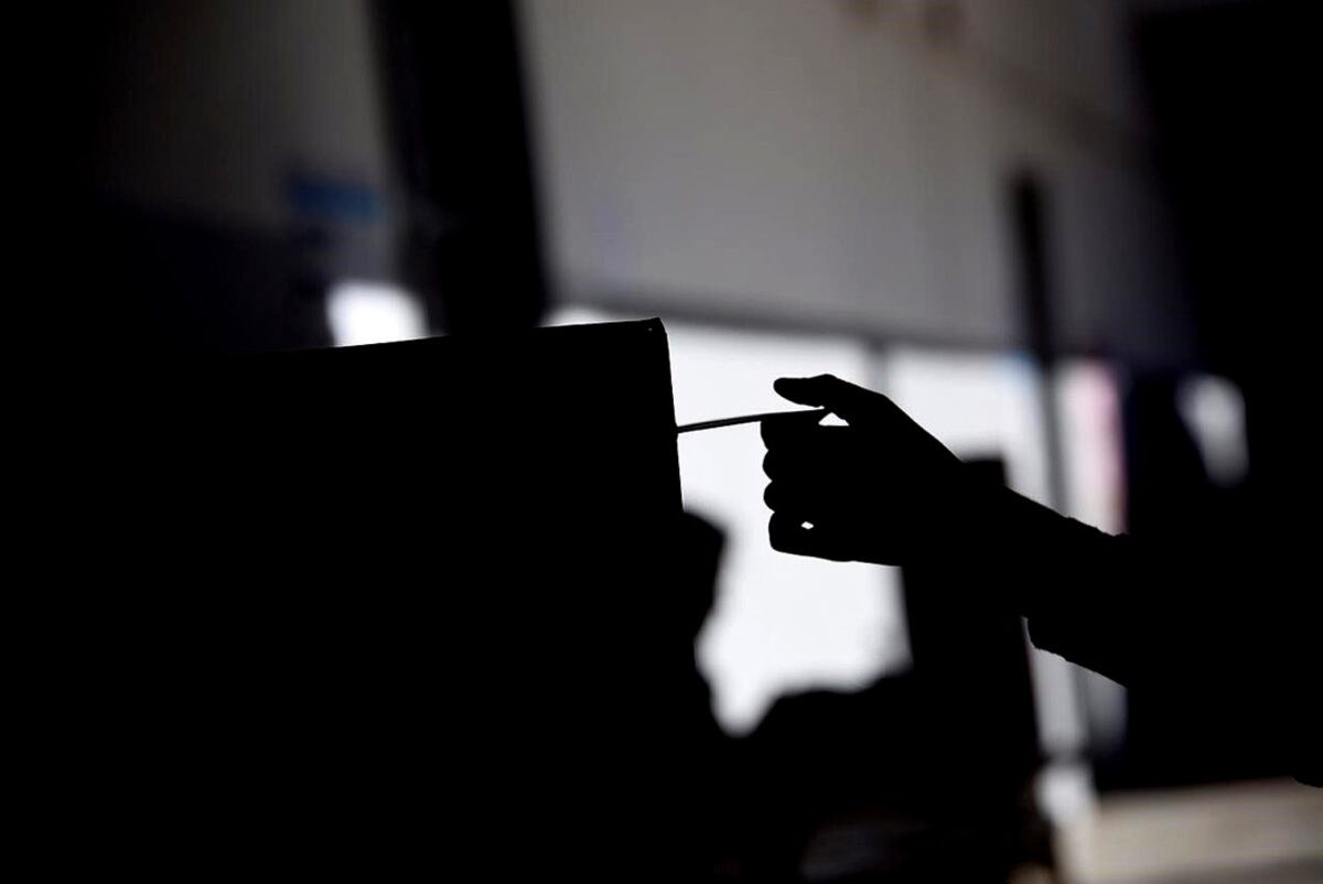 Elecciones en Santa Fe: aseguran que no habrá mesas especiales las personas sospechosas con Covid-19