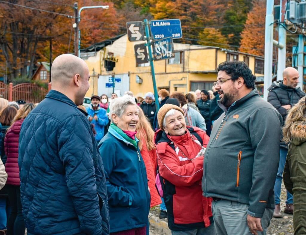 El intendente Walter Vuoto junto a centros de jubilados dió inicio de la obra de la primera Residencia para Adultos Mayores de Ushuaia.