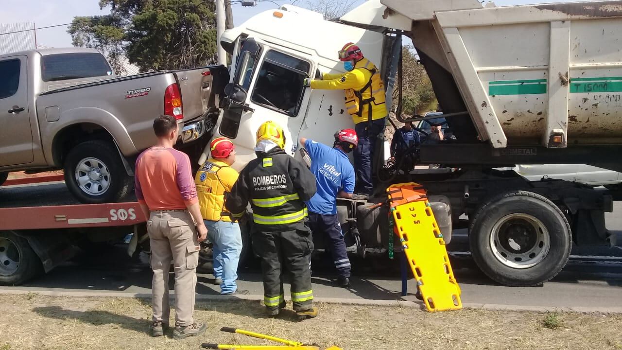 Choque en cadena en avenida La Voz del Interior. (José Hernández/La Voz)