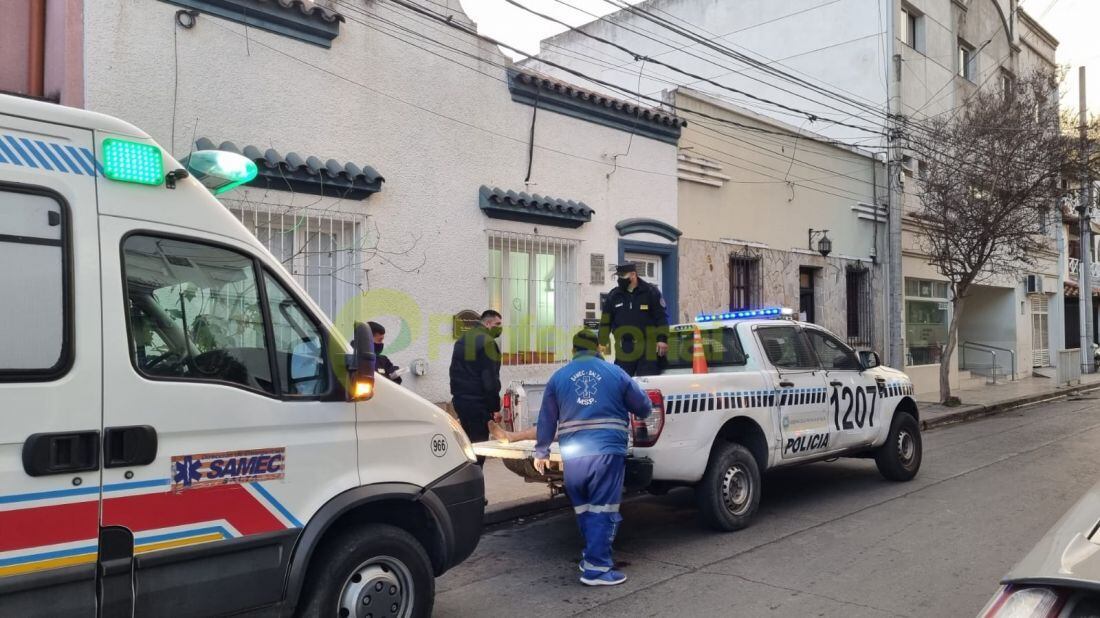 Murió el hombre que encontraron desnudo en el parque San Martín