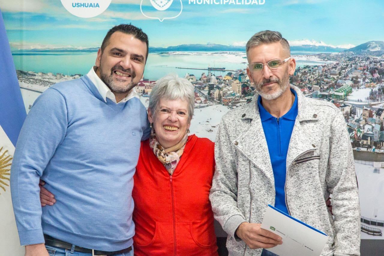 El intendente Walter Vuoto entregó los títulos de propiedad de la tierra a 23 familias de Ushuaia