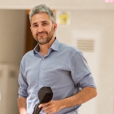 Andy Ferreyra, periodista de Córdoba conocido por su labor en la calle.