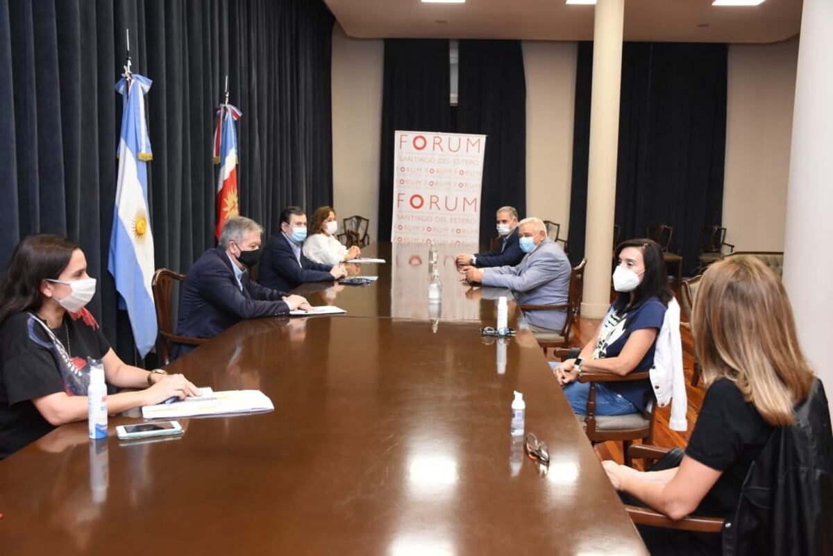 Desde el lunes Santiago amplia el horario de circulación, vuelven los bares y se continuará con clases virtuales